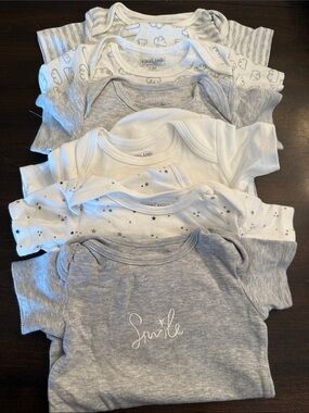 Kirkland Signature Baby Short-Sleeve Bodysuit Set - Gray & White 6pk